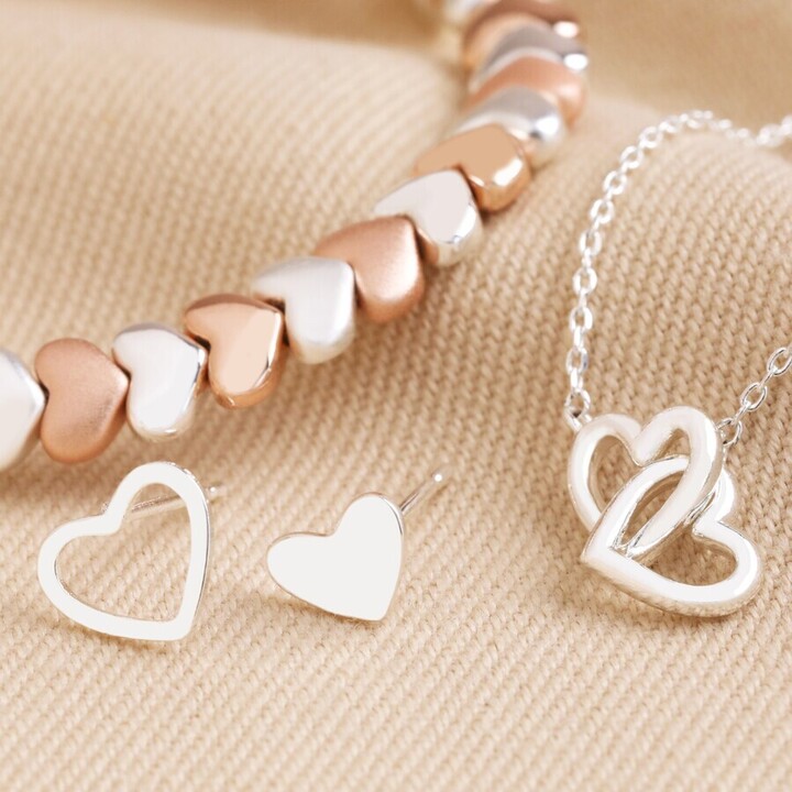 Tặng những món đồ trang sức cho chị em dịp 20/10 thể hiện sự tinh tế. (Ảnh: Lisaangel)