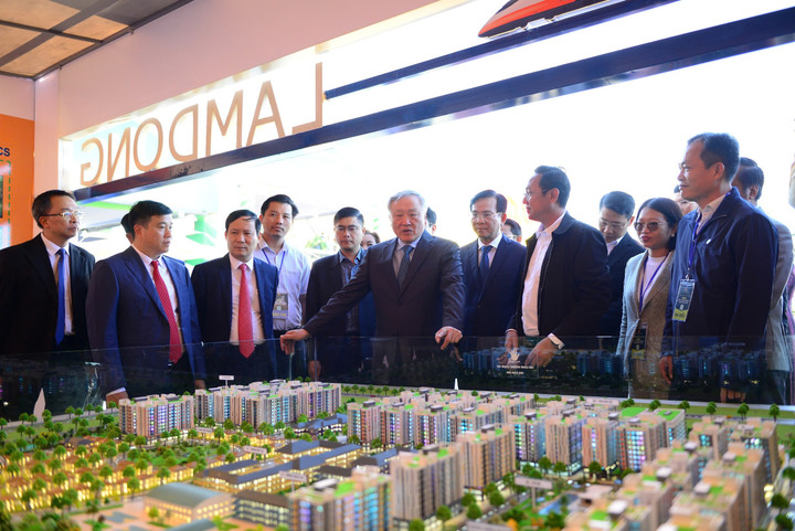 Phó Thủ tướng Thường trực Nguyễn Hòa Bình hoan nghênh và đánh giá cao quyết tâm của tỉnh Lâm Đồng trong việc công bố cácdự án kêu gọi đầu tư năm 2025.