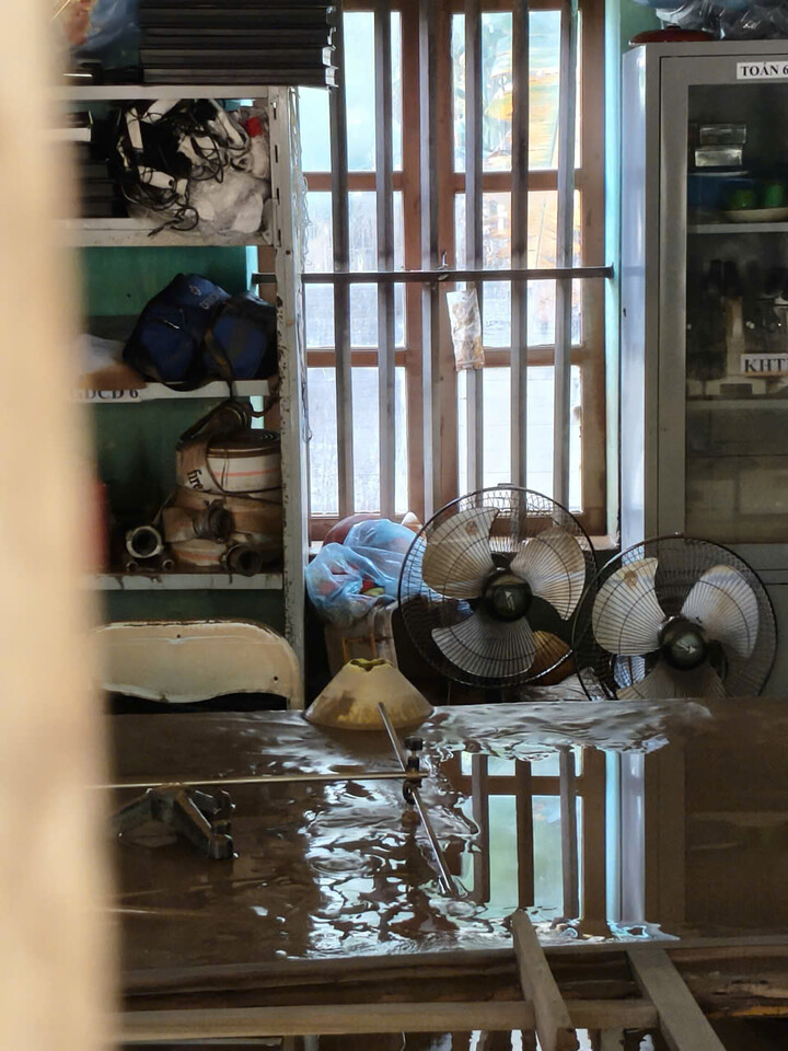 洪水が2メートル以上上昇した後のランソンの学校の悲痛な光景 - 2
