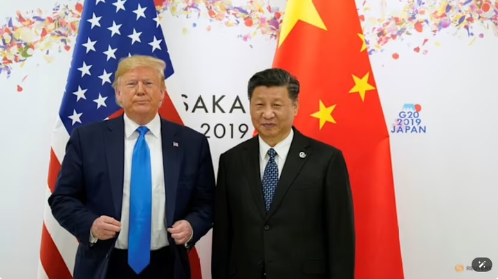 Tổng thống Mỹ Donald Trump và Chủ tịch Trung Quốc Tập Cận Bình chụp ảnh trước cuộc họp song phương bên lề Hội nghị thượng đỉnh G20 tại Osaka, Nhật Bản, ngày 29/6/2019. Ảnh: Reuters