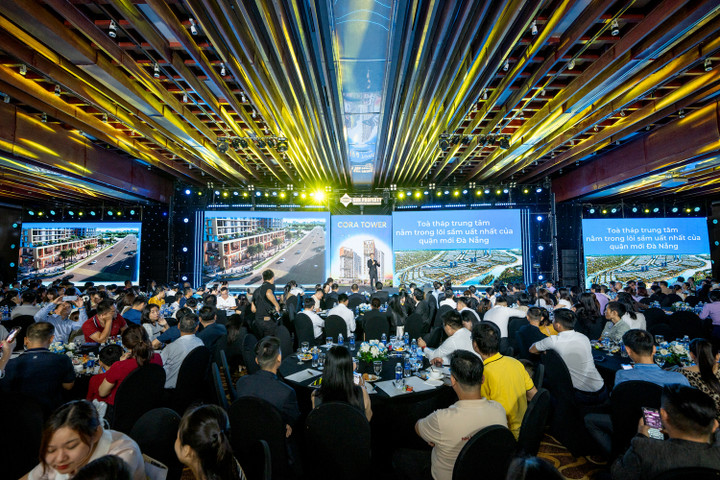 Đại diện chủ đầu tư chia sẻ về dự án trong khuôn khổ sự kiện. (Ảnh: Ánh Dương)