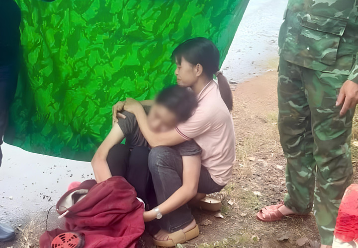 Bà L được tìm thấy sau bốn ngày bị lạc trong rừng sâu. Ảnh: Người dân cung cấp