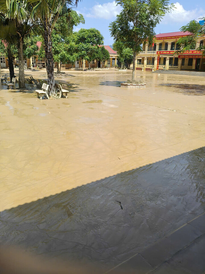 洪水が2メートル以上上昇した後のランソンの学校の悲痛な光景 - 5