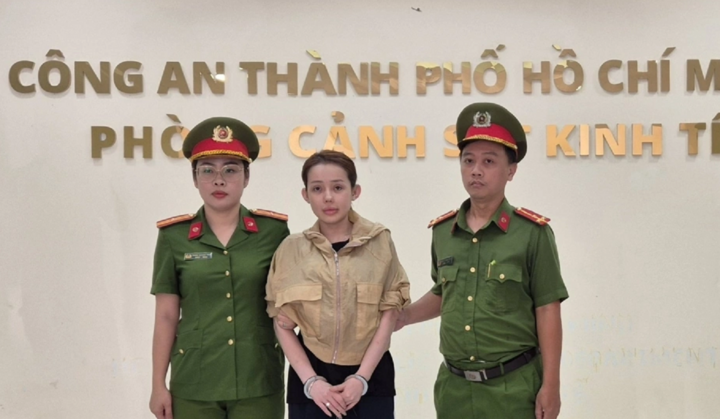 Võ Thị Ngọc Ngân tại cơ quan điều tra. (Ảnh: Công an TP.HCM)
