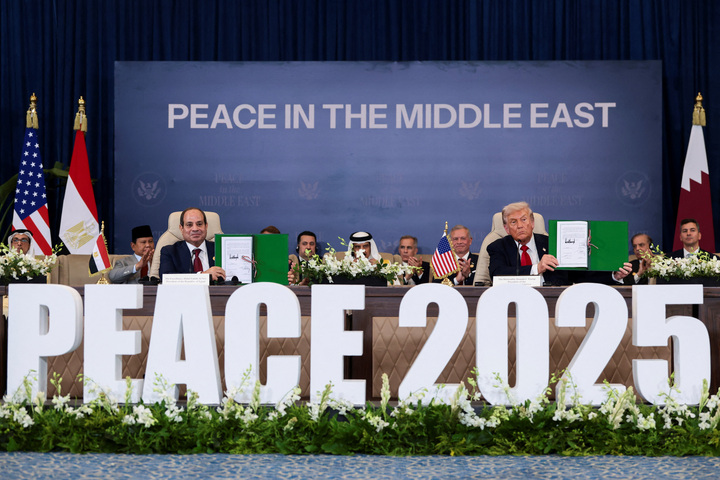 Tổng thống Mỹ Donald Trump và một số nhà lãnh đạo thế giới khác ký thỏa thuận ngừng bắn tại Gaza trong hội nghị thượng đỉnh ở Ai Cập.