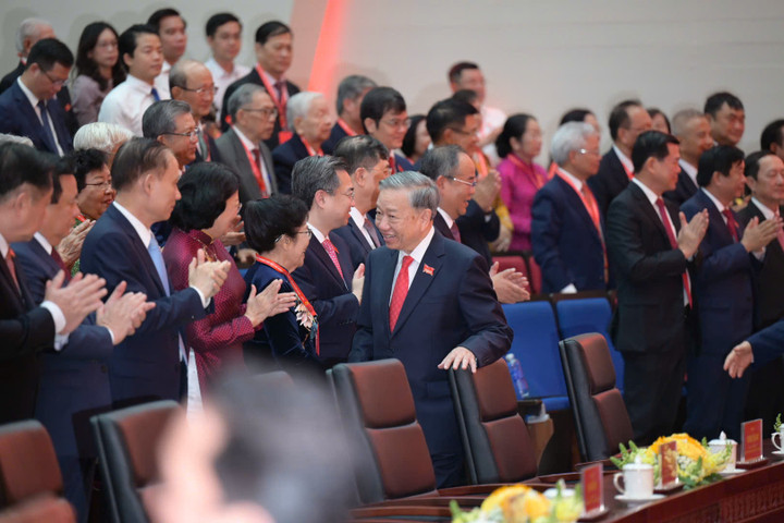 Tổng Bí thư Tô Lâm thăm hỏi các lão thành cách mạng, nguyên lãnh đạo qua các thời kỳ về dự Đại hội.