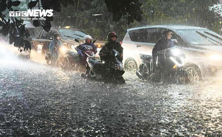 Ngày 15/10, dự báo Hà Nội và nhiều tỉnh, thành miền Bắc tiếp tục hứng mưa, đề phòng ngập úng. (Ảnh minh hoạ)