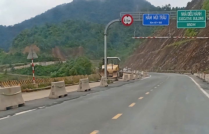 Hiện Ban Quản lý dự án đường Hồ Chí Minh đang rà soát, chỉ đạo đơn vị thi công khẩn trương khắc phục, sửa chữa các hư hỏng, hằn lún trên tuyến Cam Lộ - La Sơn và La Sơn - Tuý Loan