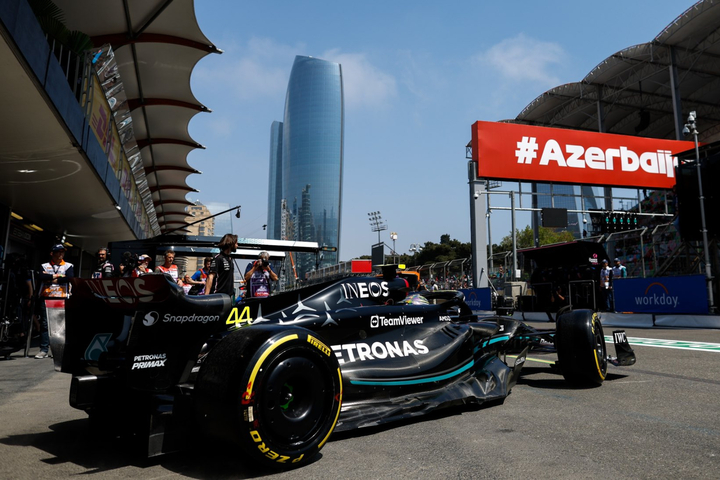 Tấm chắn bánh sau làm từ nhựa sinh học xuất hiện trên xe đua Mercedes tại Azerbaijan Grand Prix bước tiến xanh trong thế giới tốc độ. (Nguồn: F1insider)