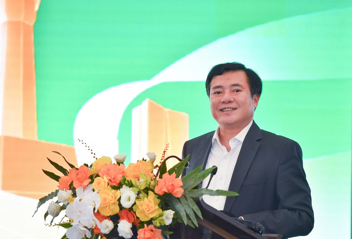Thứ trưởng Nguyễn Sinh Nhật Tân.