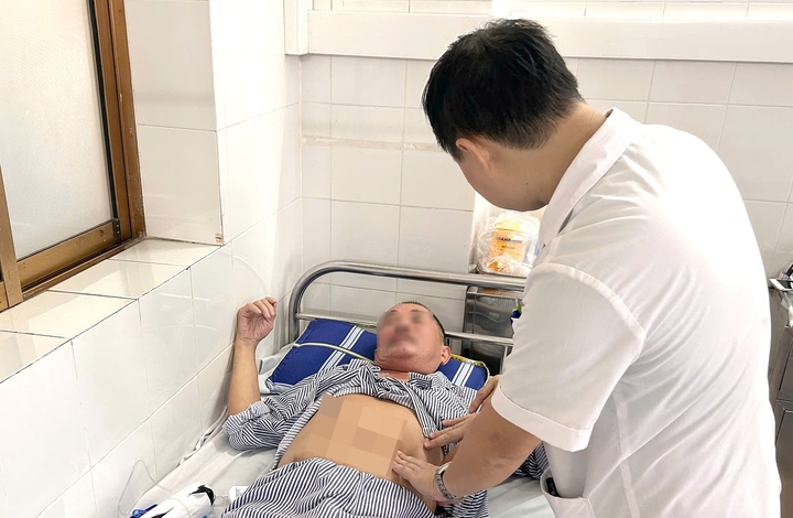 Đau bụng quanh rốn, đi khám phát hiện mắc hai loại ung thư