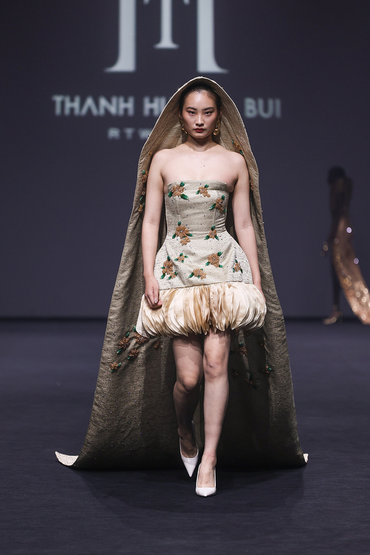 នាពេលខាងមុខ Thanh Huong Bui កំពុងខិតខំបន្តបង្កើតការបំផុសគំនិតពីអ្នកបង្ហាញម៉ូតជាមួយនឹងរចនាប័ទ្មទាន់សម័យប៉ុន្តែមិនមានភាពប្រណិត និងថ្លៃថ្នូរនៅក្នុងរាជធានីម៉ូដធំៗ។