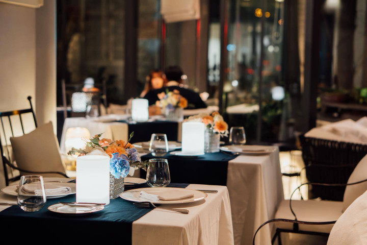 Fashionista Café có không gian ấm cúng và không kém phần lãng mạn.