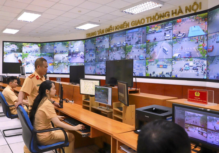 Hướng tới Đại hội đại biểu Đảng bộ TP Hà Nội lần thứ XVIII, nhiệm kỳ 2025–2030, diễn ra từ ngày 15 đến 17/10 tại Trung tâm Hội nghị Quốc gia, Phòng CSGT Công an TP Hà Nội triển khai đồng bộ các phương án bảo đảm trật tự, an toàn giao thông phục vụ sự kiện trọng đại này.