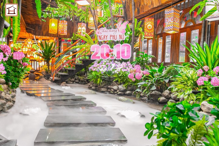 Pao Quán trang trí khôgn gian nhà hàng dịp 20/10. (Ảnh: Pao Quán)