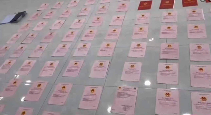 80 sổ đỏ tìm được trong két sắt nhà Ngân 98.