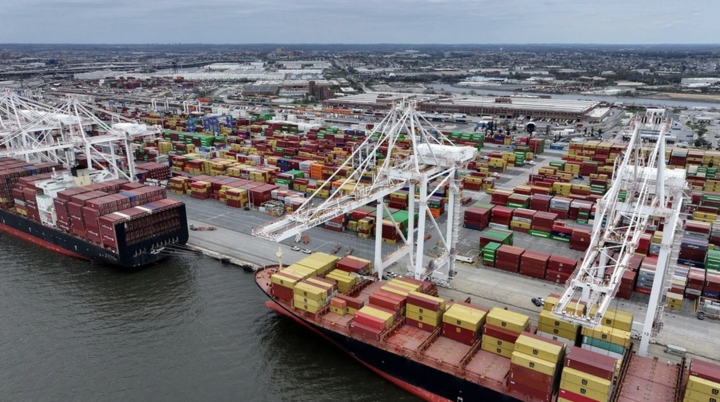 Container tập kết tại cảng Maryland, Mỹ. (Ảnh: Reuters)