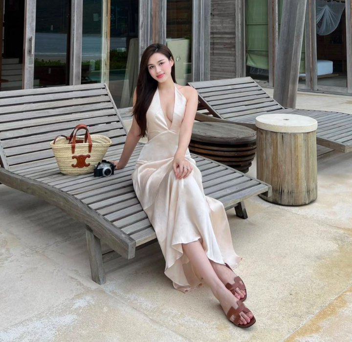 Sau khi đăng quang, Đỗ Thị Hà ngày càng thăng hạng nhan sắc.