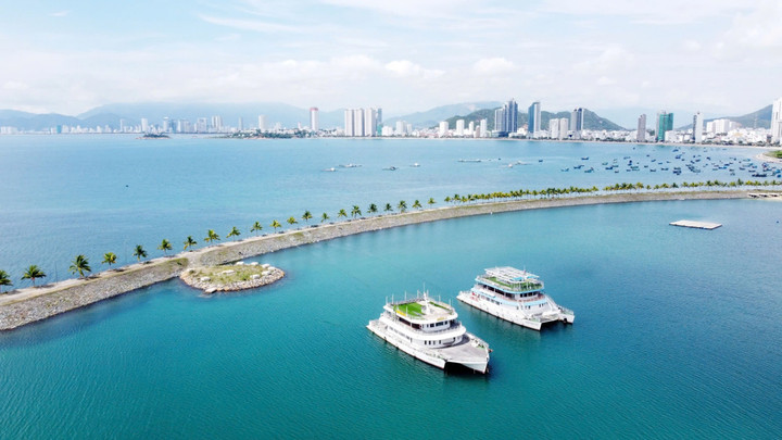 Nha Trang - điểm đến hội tụ đầy đủ biển, sông, núi, đảo, đô thị và di sản văn hóa.