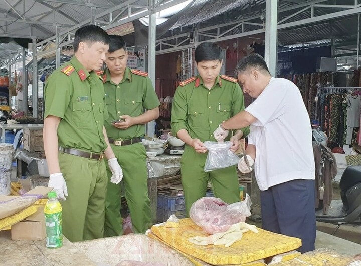 Phát hiện thịt nhiễm tả lợn châu Phi có dấu kiểm dịch ở Cần Thơ