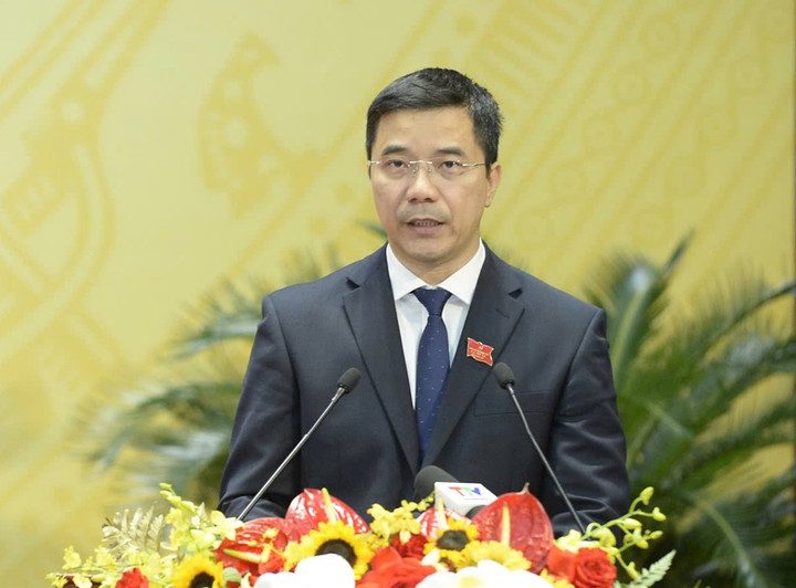 Phó Bí thư thường trực Tỉnh uỷ Thanh Hoá Nguyễn Hồng Phong trình bày tóm tắt Báo cáo chính trị của Ban Chấp hành Đảng bộ tỉnh khóa XIX trình Đại hội đại biểu Đảng bộ tỉnh Thanh Hoá lần thứ XX. (Ảnh: BTC)