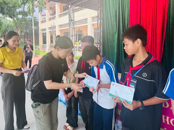 Trao yêu thương – Gieo hy vọng: Trường Newton 5 hướng về Thái Nguyên sau lũ - 5