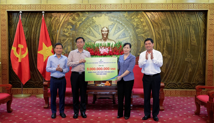 Đoàn công tác Petrovietnam trao 3 tỷ đồng hỗ trợ tỉnh Bắc Ninh khắc phục hậu quả cơn bão số 11.