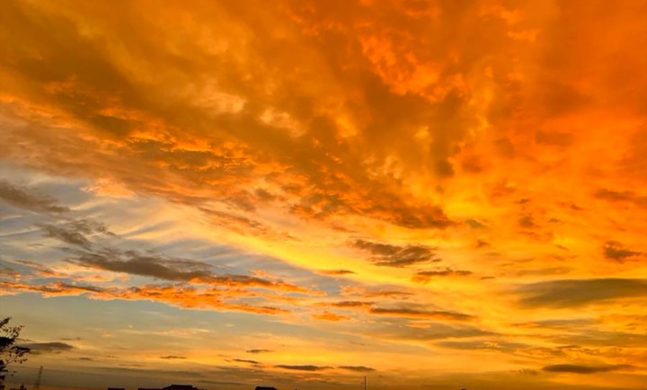 Không chỉ ở Hà Nội, tại các tỉnh lân cận như Ninh Bình, Hưng Yên, Thái Nguyên, Phú Thọ... cũng xuất hiện những hình ảnh tương tự.