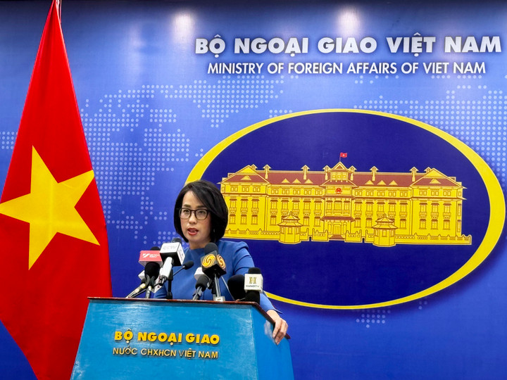 Bà Phạm Thu Hằng, Người Phát ngôn Bộ Ngoại giao Việt Nam, tại cuộc Họp báo thường kỳ Bộ Ngoại giao chiều 16/10. (Ảnh: Diễm Châu)