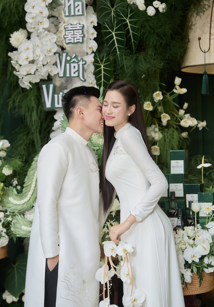 Sau đám hỏi, lễ cưới của cặp đôi dự kiến diễn ra tại Quảng Trị với sự tham dự của gia đình hai bên và bạn bè thân thiết.