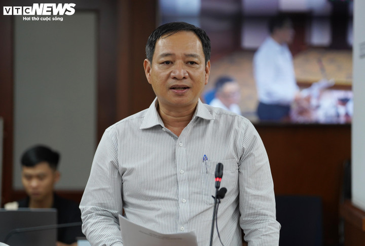 លោក Do Diep Gia Hop អនុប្រធាននាយកដ្ឋានថែទាំ និងប្រតិបត្តិការចរាចរណ៍ នាយកដ្ឋានសំណង់ទីក្រុងហូជីមិញ បានប្រាប់នៅក្នុងសន្និសីទសារព័ត៌មាន។ (រូបថត៖ ហ្លួងអ៊ី)