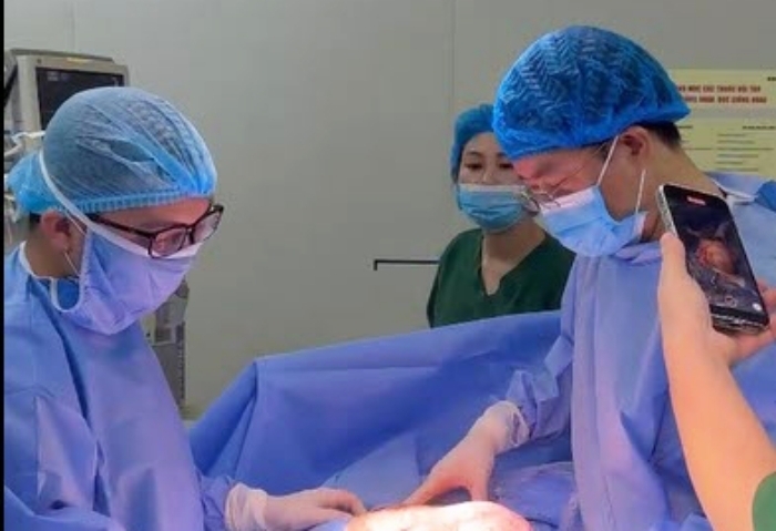 Kíp phẫu thuật cho sản phụ.