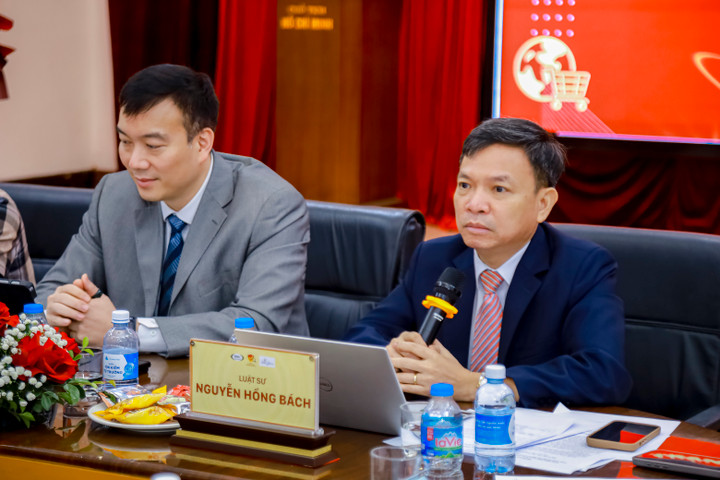 Các chuyên gia nêu ý kiến tại toạ đàm.