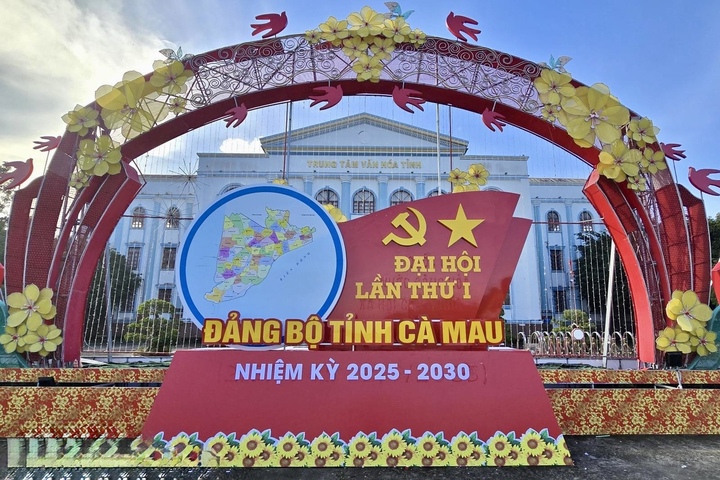 Không khí rộn ràng, trang trọng đang lan tỏa khắp các tuyến đường, góc phố tại Cà Mau.