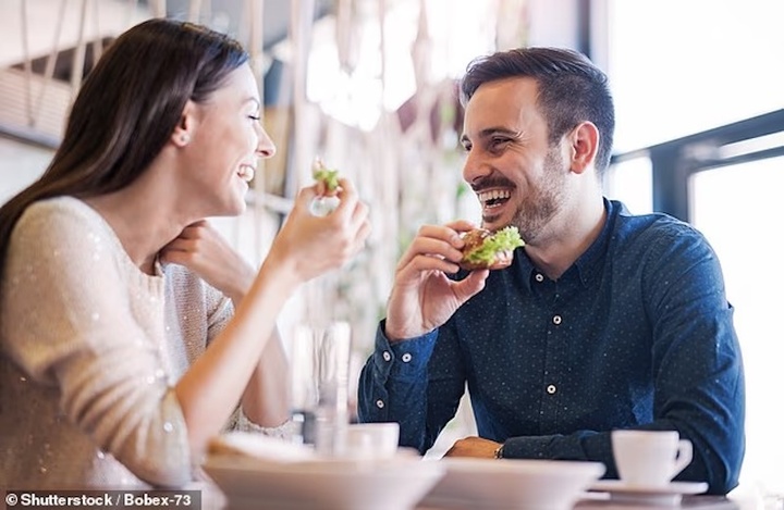 Chuyên gia nghiên cứu thói quen sống tiết lộ bí quyết về việc ăn sáng nếu bạn muốn sống lâu hơn và khỏe mạnh hơn.