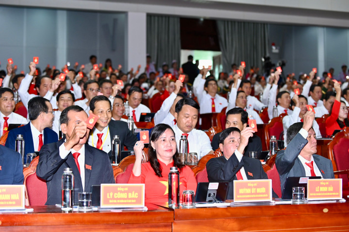 450 đại biểu, đại diện cho hơn 80.000 đảng viên trong toàn tỉnh Cà Mau dự Đại hội đại biểu Đảng bộ tỉnh lần thứ I. (Ảnh: BTC cung cấp)