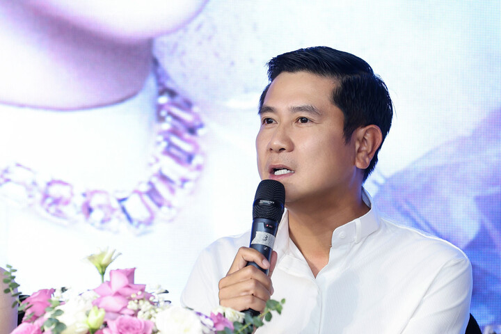 Nhạc sĩ Hồ Hoài Anh hiếm hoi xuất hiện trước truyền thông.