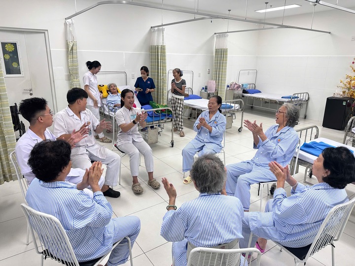 Người cao tuổi được ‘sống vui sống khỏe’ với mô hình chăm sóc toàn diện