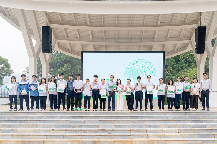 Những hình ảnh ấn tượng trong roadshow xuyên Việt của 'Tiếng nói Xanh' mùa 3 - 2