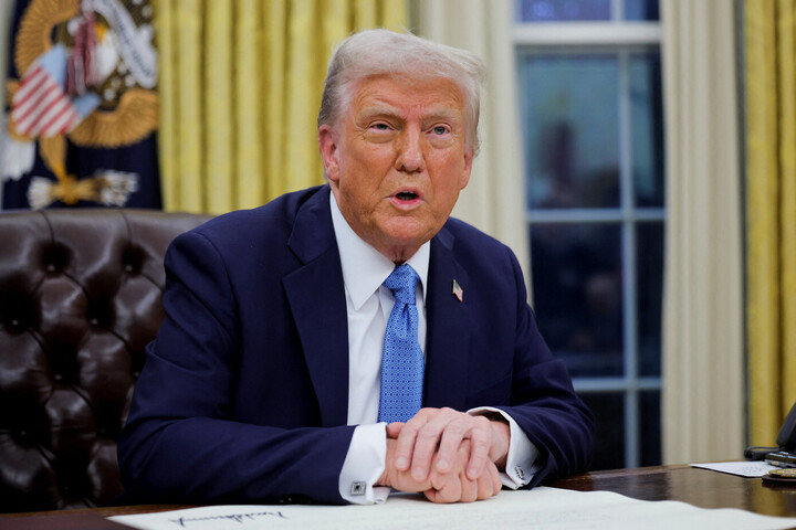 Tổng thống Trump tuyên bố 'chiến tranh thương mại' với Trung Quốc.