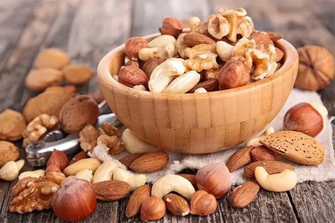 Tiết lộ 10 thói quen của những người sống thọ, bạn làm được mấy điều? Các loại hạt rất tốt cho sức khỏe tim mạch. (Ảnh: Sohu)