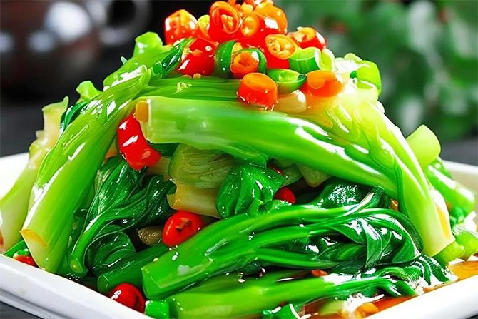 Tiết lộ 10 thói quen của những người sống thọ, bạn làm được mấy điều? Rau xanh giúp cung cấp vitamin và bảo vệ sức khỏe của bạn. (Ảnh: Sohu)
