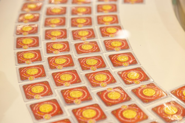 Có nên mua vàng trong cơn tăng điên loạn?