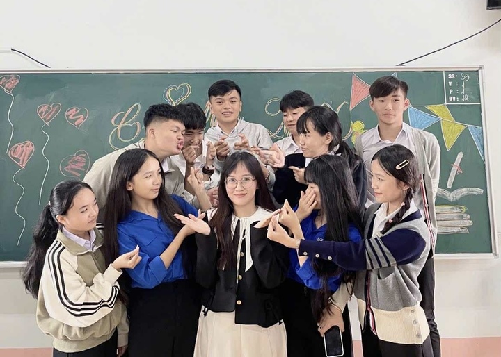 Ms. Bich Thu is friendly and treats her students like friends. (Photo: NVCC)