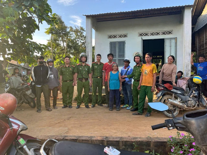 Cụ bà 95 tuổi đã trở về nhà an toàn.