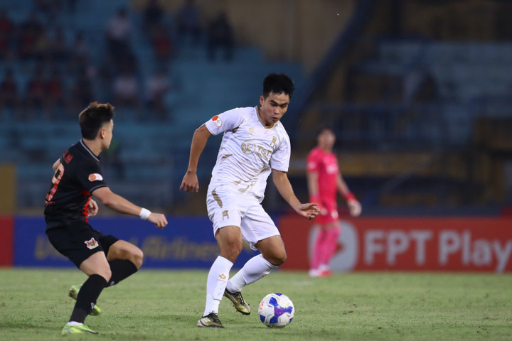 Hà Nội chơi hay hơn trong nửa đầu hiệp 1. (Ảnh: Kim Chi)