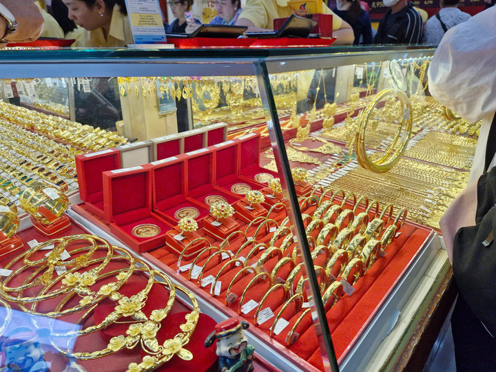 Ngân hàng Nhà nước đề nghị các Sở, ngành phối hợp quản lý thị trường vàng, hoạt động mua bán vàng; thanh kiểm tra chặn rủi ro liên quan đến đầu cơ, thổi giá.