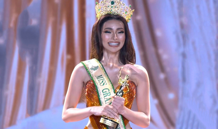 Vượt qua 75 thí sinh đến từ các quốc gia và vùng lãnh thổ, Emma Tiglao - đại diện Philippines - đã xuất sắc chạm tay tới vương miện cao quý của cuộc thi. Đây tiếp tục là cú đúp gây bất ngờ khi đương kim hoa hậu năm ngoái cũng thuộc về đại diện Philippines.