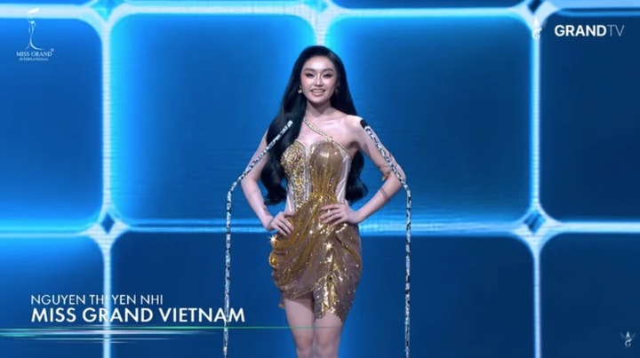 Hoa hậu Yến Nhi xuất hiện mở màn.