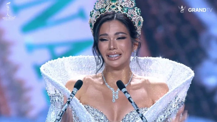 Đương kim Miss Grand International khóc nức nở khi phát biểu kết thúc nhiệm kỳ.